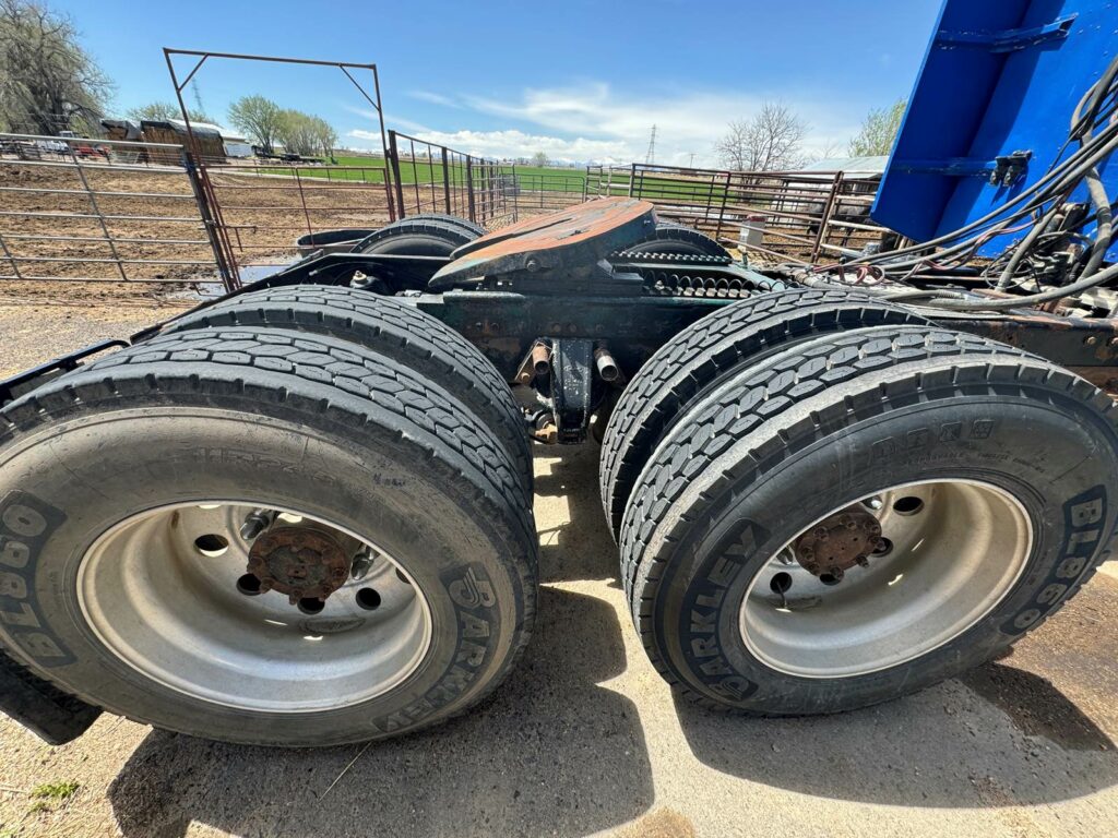 2007 Peterbilt 386 Sleeper Semi Truck