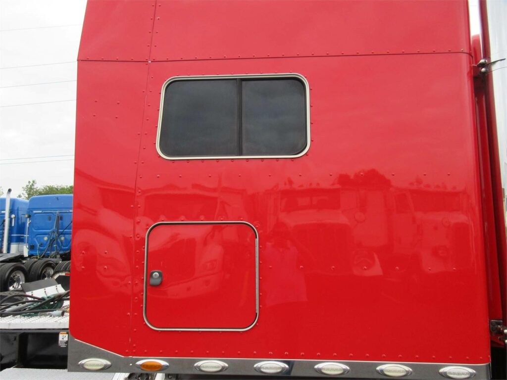 2015 Peterbilt 389 Sleeper Semi Truck – 63″ Mid Roof Sleeper, Detroit 500HP, 18 Speed Manual