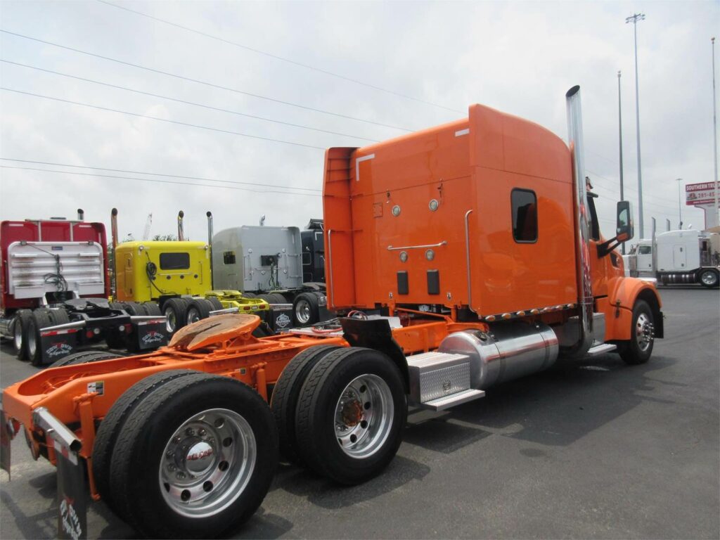 2018 Peterbilt 567 Sleeper Semi Truck – 60″ Mid Roof Sleeper, Caterpillar 505HP, 18 Speed Manual