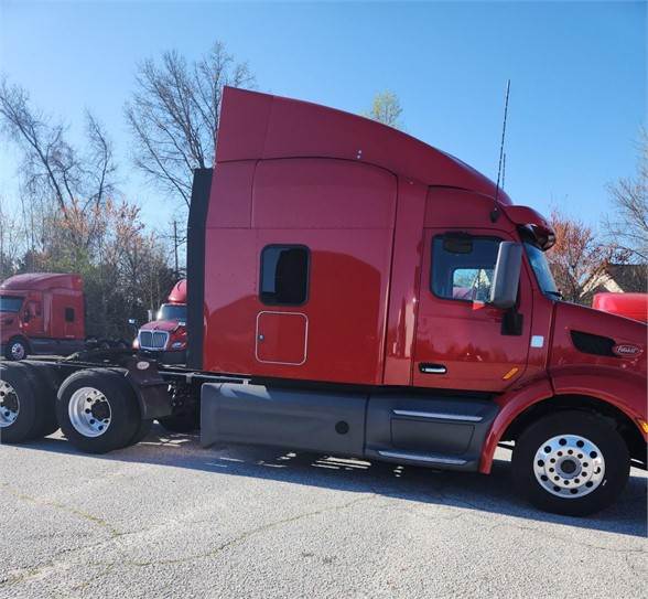 2020 Peterbilt 579 Sleeper Semi Truck – Mid Roof, Paccar 455HP, Automatic