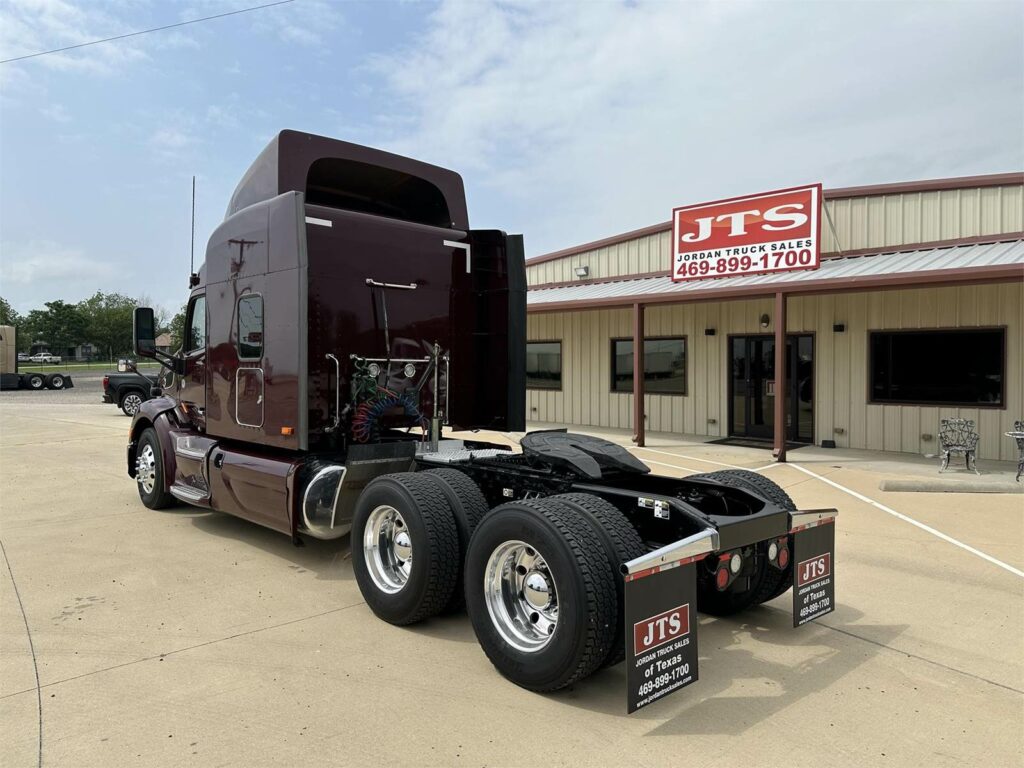 2018 Peterbilt 579 Sleeper Semi Truck – 80″ Raised Roof Sleeper, Paccar 485HP, 13 Speed Manual