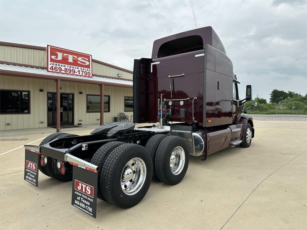 2018 Peterbilt 579 Sleeper Semi Truck – 80″ Raised Roof Sleeper, Paccar 485HP, 13 Speed Manual