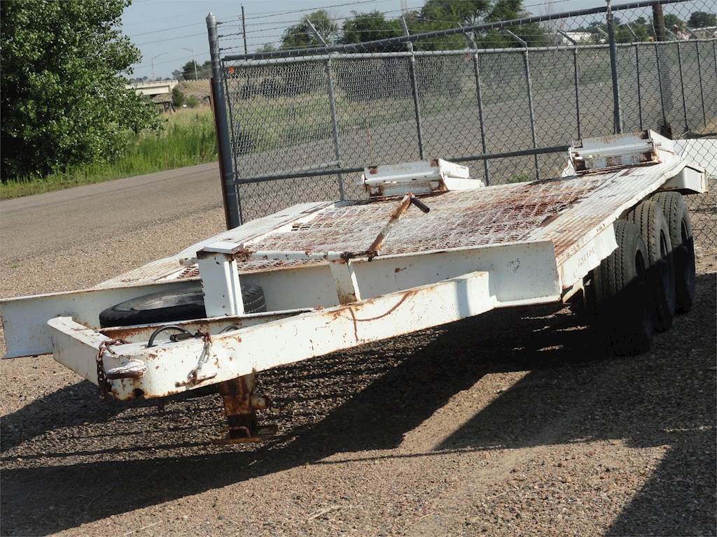 1979 Equipment trailer, 3 axle with ramps