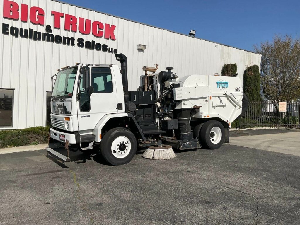 2004 Freightliner FC80 Sweeper Truck – Cummins, 200HP, Automatic
