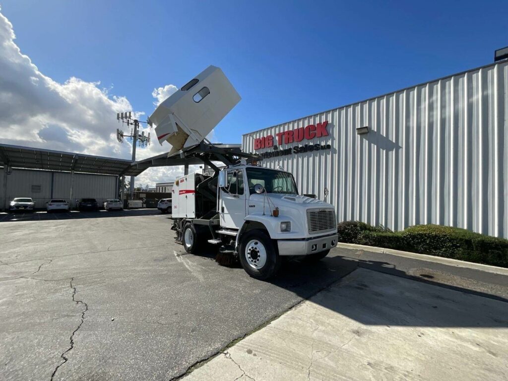 2004 Freightliner FL70 Sweeper Truck – Cummins, 250HP, 5 Speed Automatic