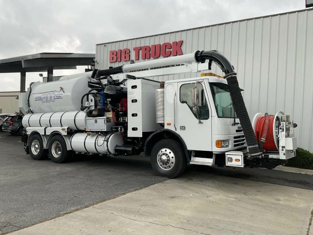 2011 American LaFrance Condor Tandem Axle Vacuum Truck – Cummins, 320HP, Automatic