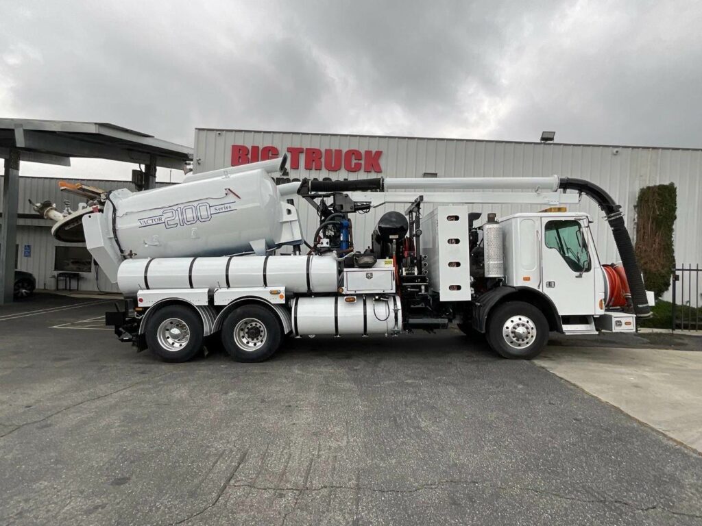 2011 American LaFrance Condor Tandem Axle Vacuum Truck – Cummins, 320HP, Automatic