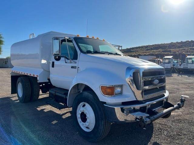 2007 Ford F-750 2000 Gallon Water Truck – 215HP, 5 Speed Automatic