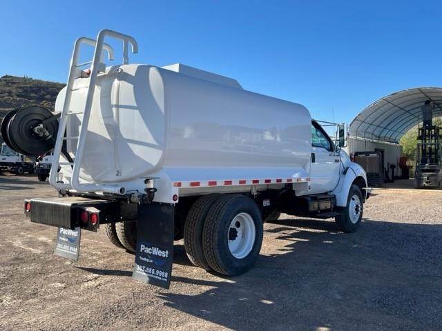 2007 Ford F-750 2000 Gallon Water Truck – 215HP, 5 Speed Automatic