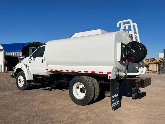 2007 Ford F-750 2000 Gallon Water Truck – 215HP, 5 Speed Automatic