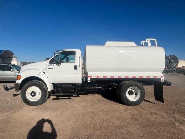 2007 Ford F-750 2000 Gallon Water Truck – 215HP, 5 Speed Automatic