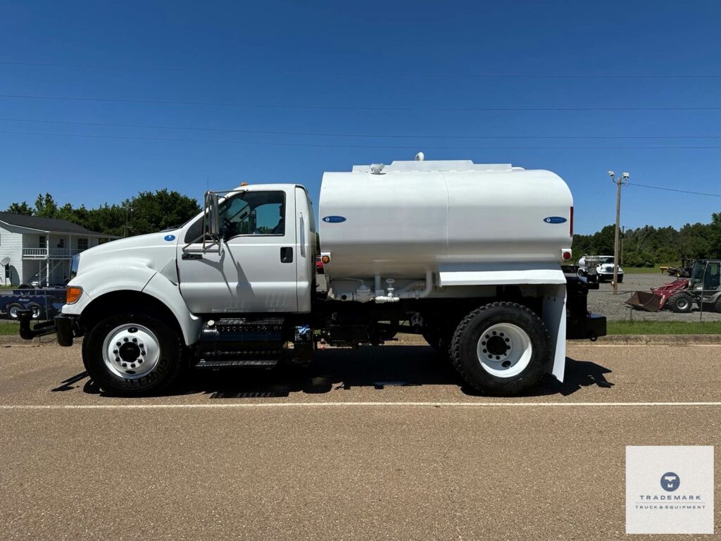 2015 Ford F-750 Water Truck – 12,779 Miles – Cummins ISB – 6-Speed – Valew 2000 Gallon Tank with Hose Reel