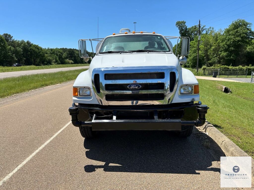 2015 Ford F-750 Water Truck – 12,779 Miles – Cummins ISB – 6-Speed – Valew 2000 Gallon Tank with Hose Reel