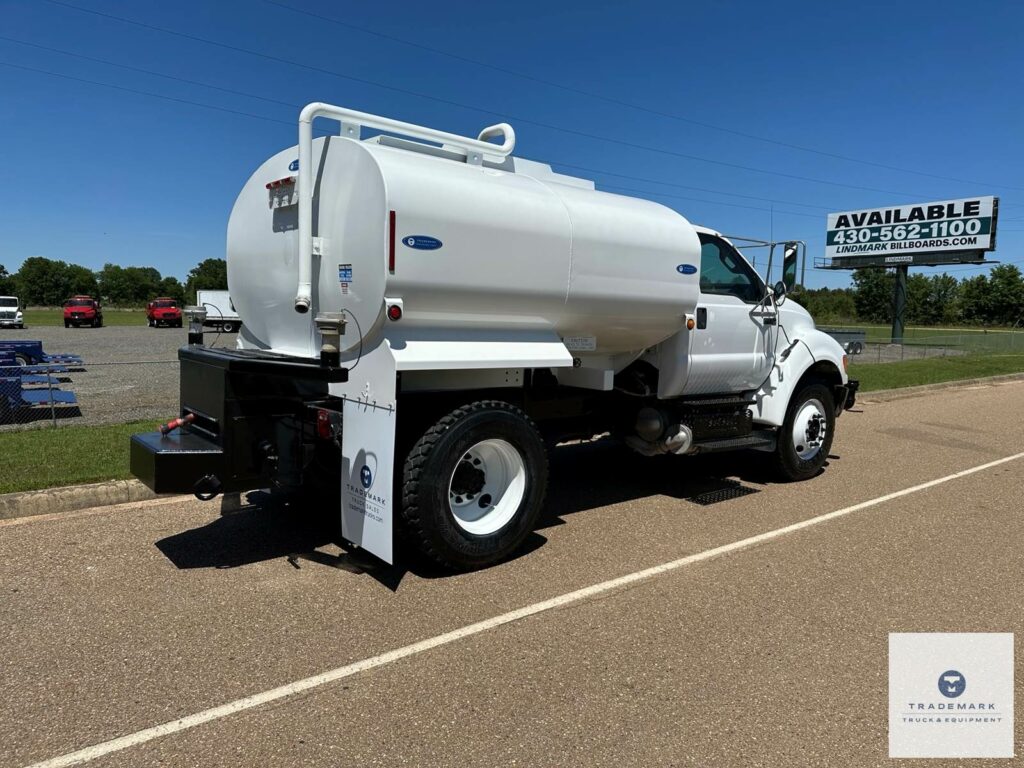 2015 Ford F-750 Water Truck – 12,779 Miles – Cummins ISB – 6-Speed – Valew 2000 Gallon Tank with Hose Reel