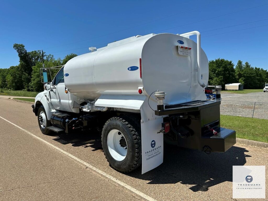 2015 Ford F-750 Water Truck – 12,779 Miles – Cummins ISB – 6-Speed – Valew 2000 Gallon Tank with Hose Reel