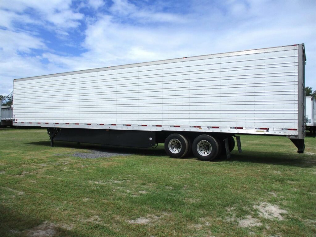 2022 UTILITY 53 FT CARRIER WITH 9117 HOURS AIR RIDE SWING DOOR