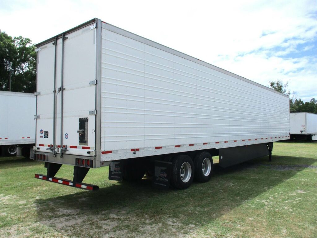 2022 UTILITY 53 FT CARRIER WITH 9117 HOURS AIR RIDE SWING DOOR