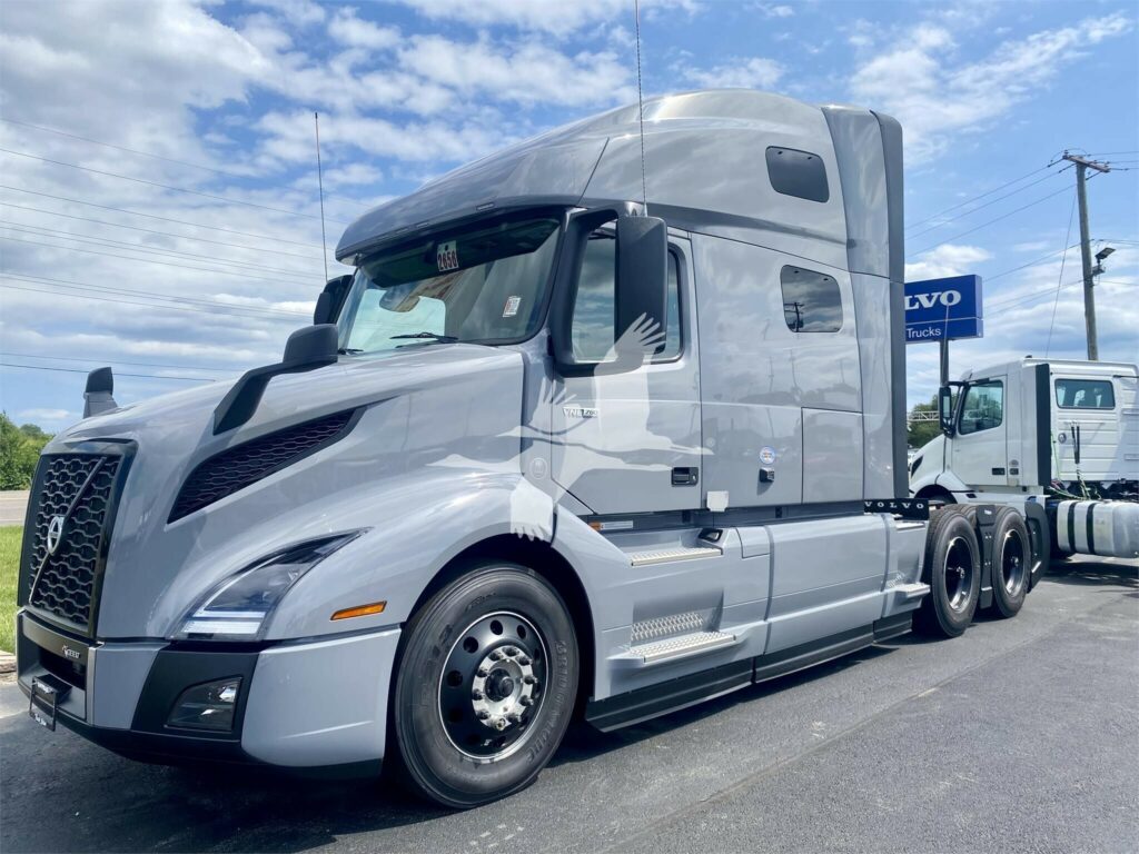 2025 Volvo VNL64T760