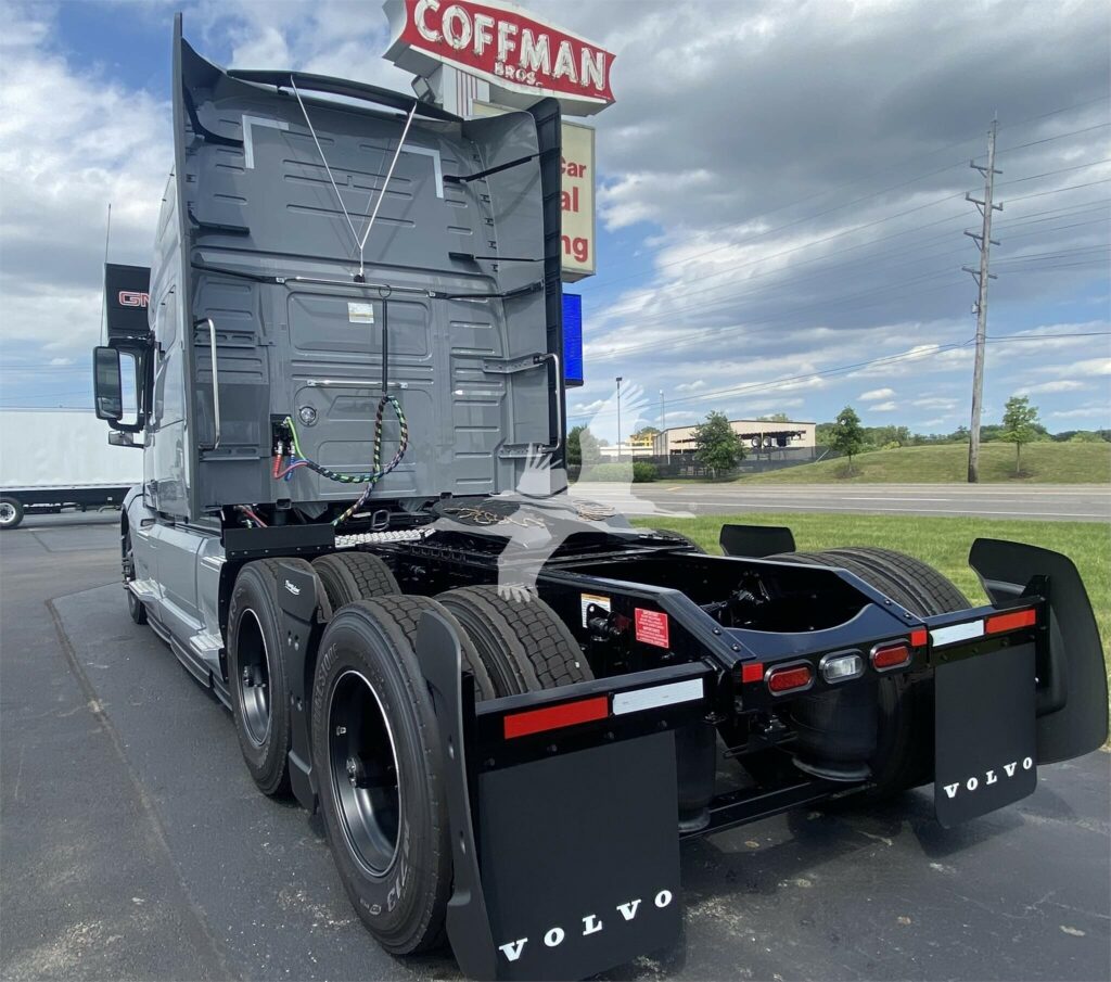 2025 Volvo VNL64T760