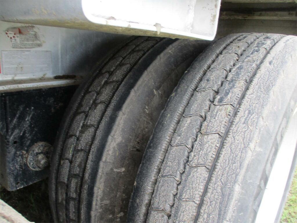 2017 Travis 39X102X60 FRAMELESS END DUMP WITH LINER