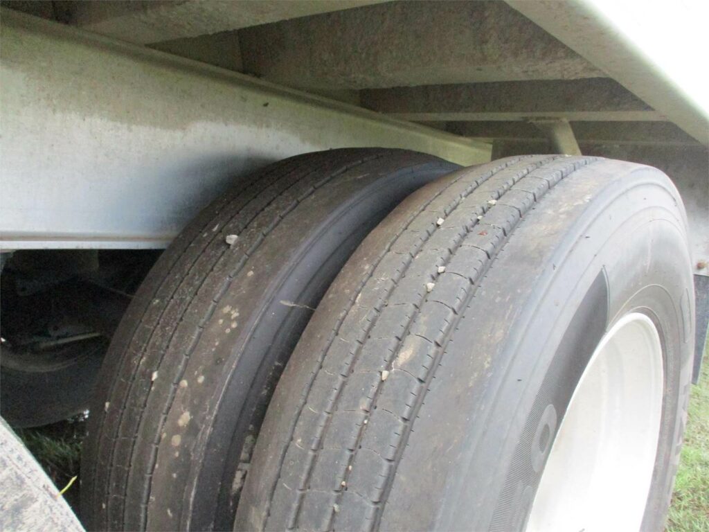 2017 Travis 39X102X60 FRAMELESS END DUMP WITH LINER