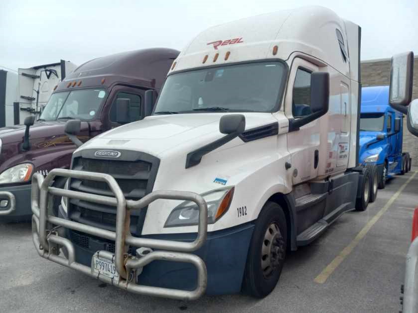 2019 Freightliner Cascadia #1902