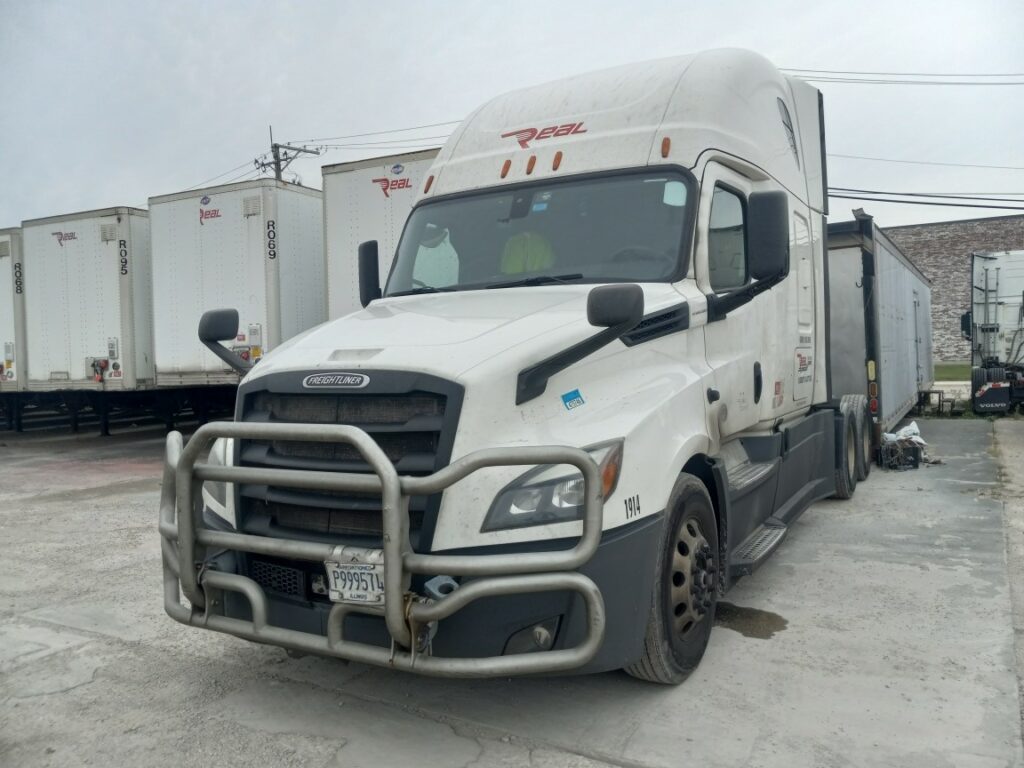 2019 Freightliner Cascadia #1914