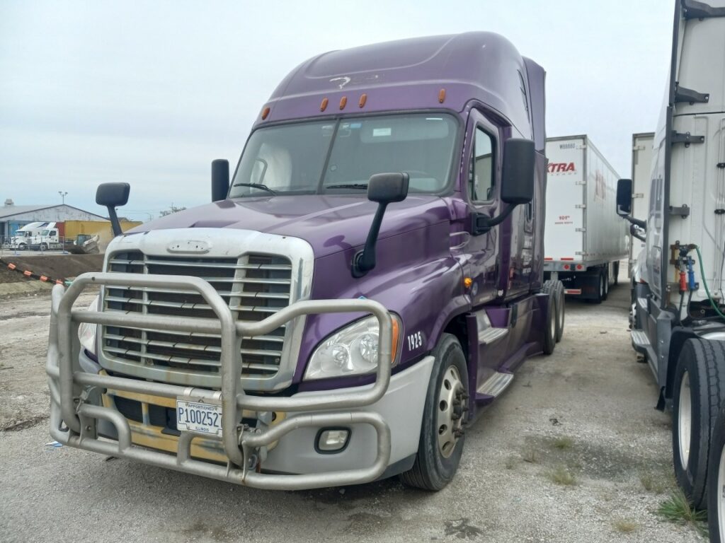 2017 Freightliner Cascadia #1925