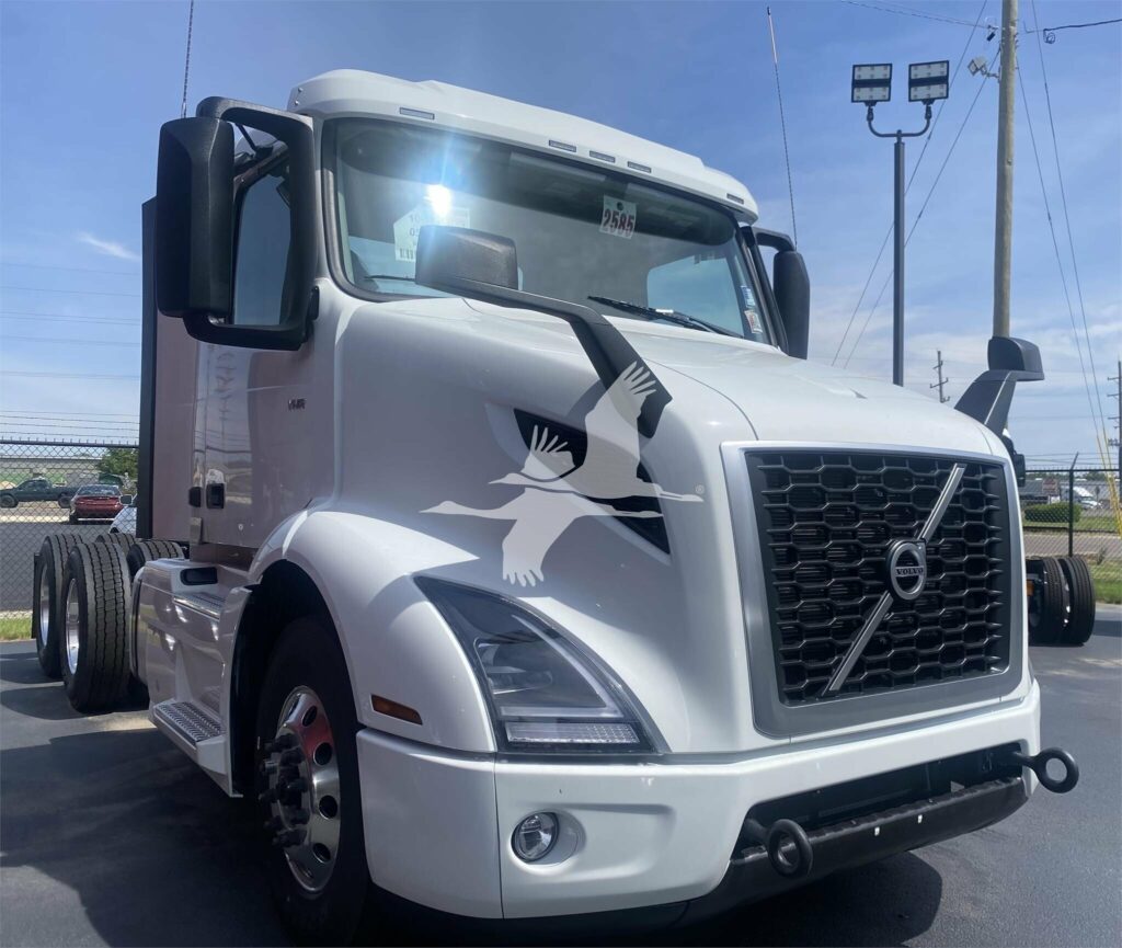 2025 Volvo VNR64T300