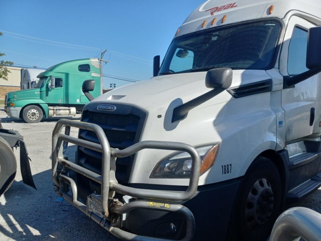 2018 Freightliner Cascadia # 1887