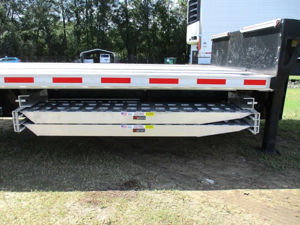 2023 Fontaine 53 STEPDECK WITH NEW HD RAMP KIT, NEW TIRES AND BR