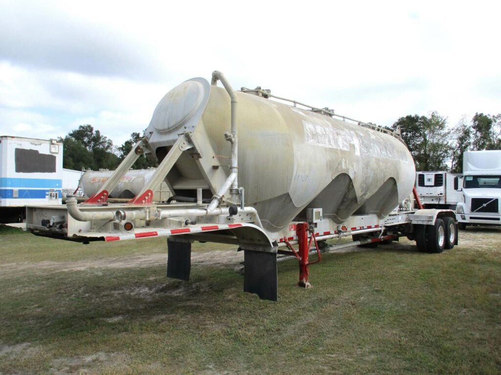 2015 Troxell 1000 CUBIC FT PNEUMATIC TANKER WITH REAR DISCHARGE