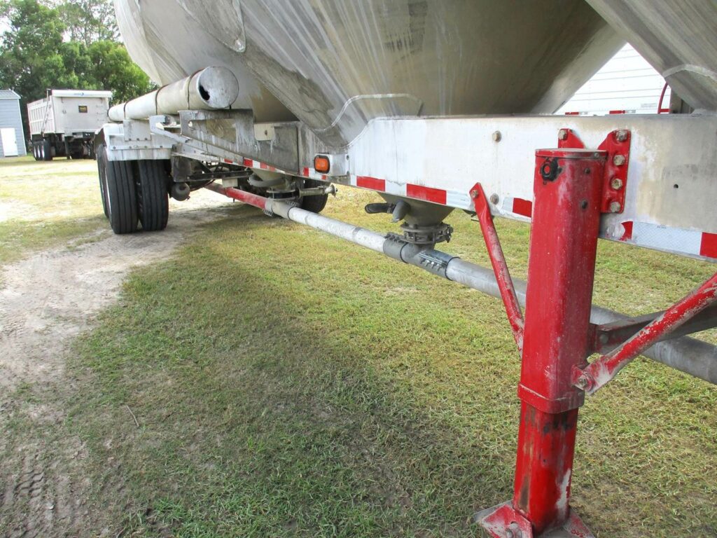 2015 Troxell 1000 CUBIC FT PNEUMATIC TANKER WITH REAR DISCHARGE