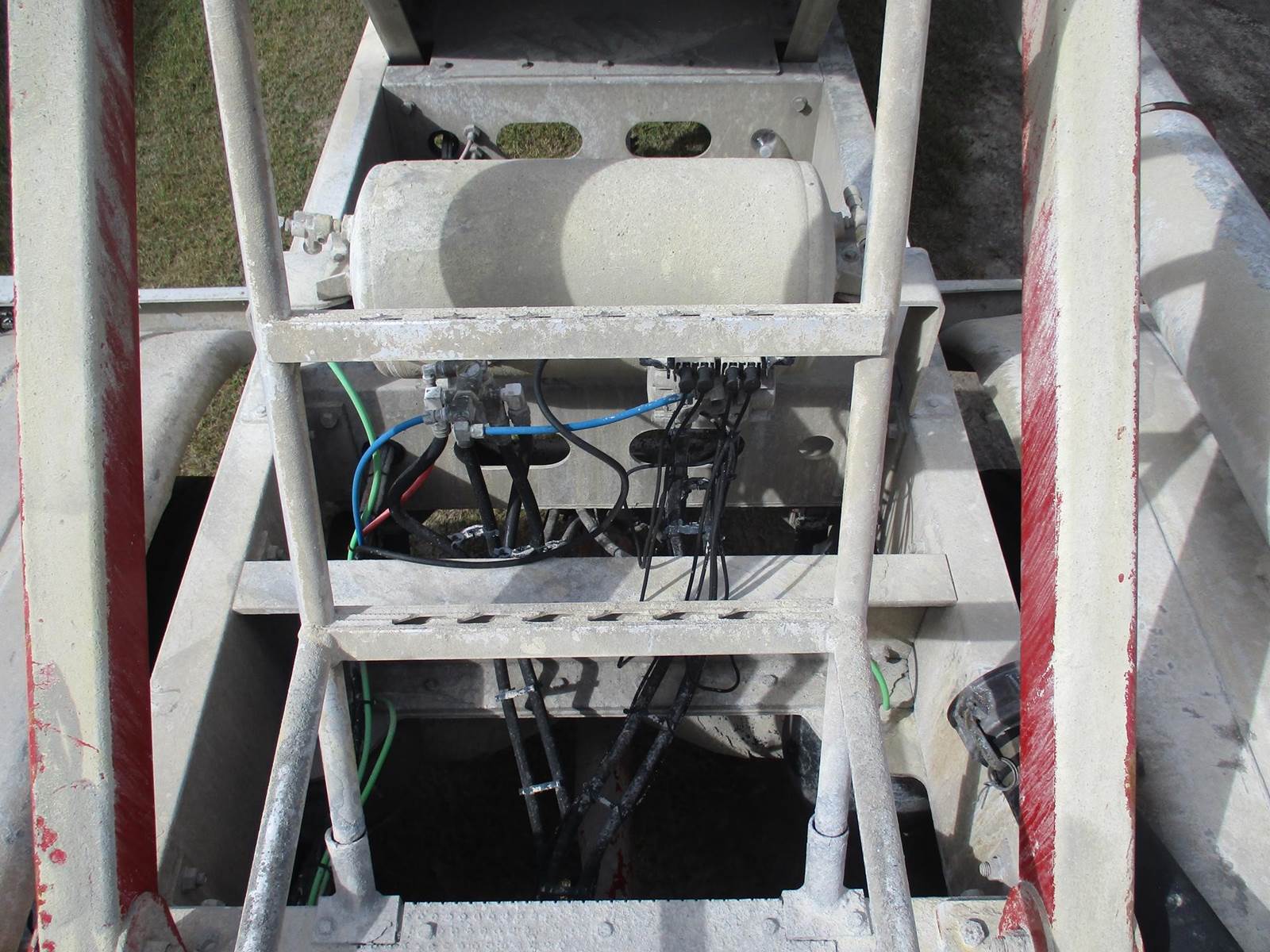 Tanker Rear Support Bar 2015 Troxell 1000 CUBIC FT PNEUMATIC TANKER WITH REAR DISCHARGE ...