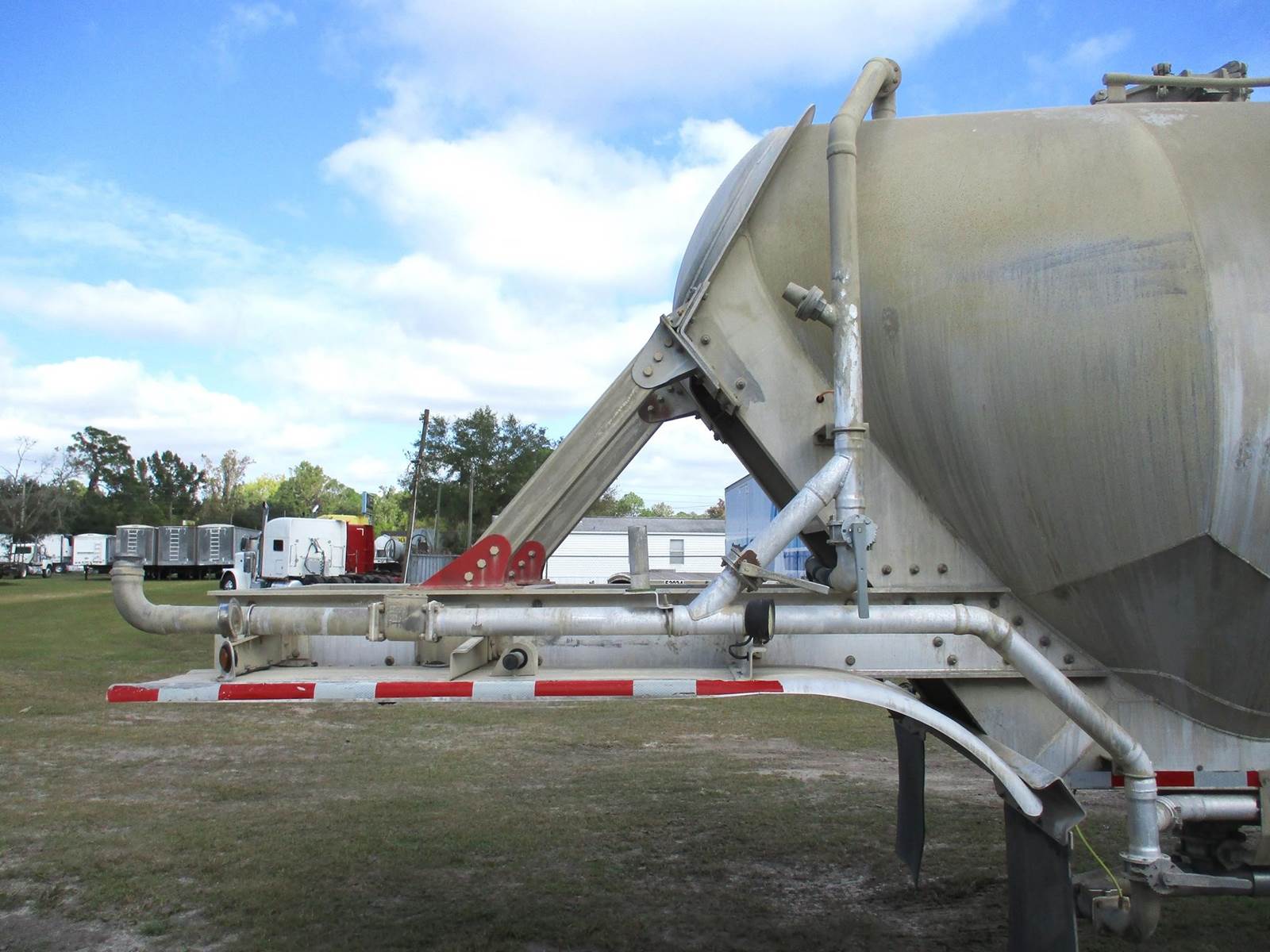 Tanker Rear Support Bar 2015 Troxell 1000 CUBIC FT PNEUMATIC TANKER WITH REAR DISCHARGE ...