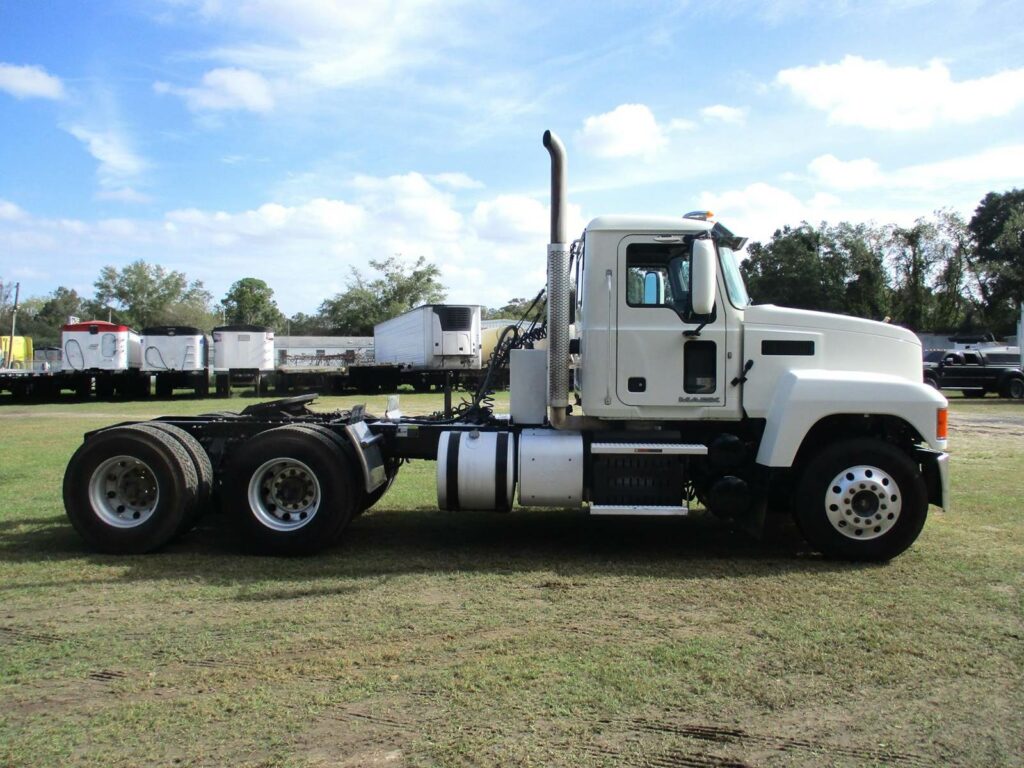 2017 Mack Pinnacle CHU613