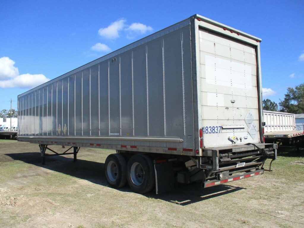 2015 Wabash 48X102 WITH 3000 POUND LIFTGATE