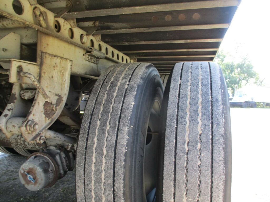 2015 Wabash 48X102 WITH 3000 POUND LIFTGATE