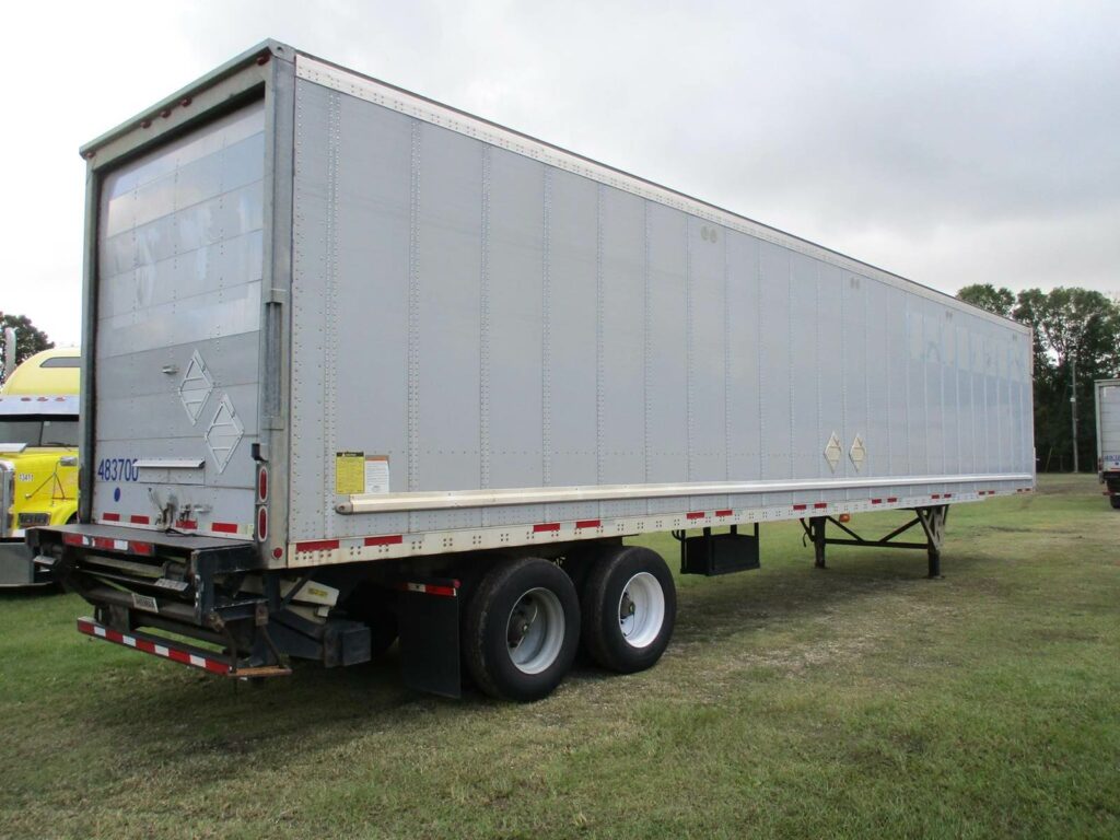 2015 Wabash 48X102 WITH ROLLUP DOOR AND 3000 POUND LIFTGATE