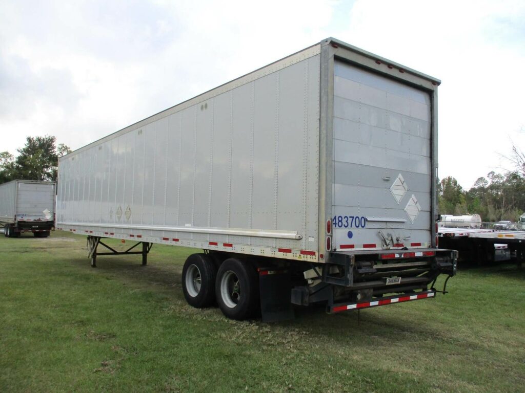 2015 Wabash 48X102 WITH ROLLUP DOOR AND 3000 POUND LIFTGATE