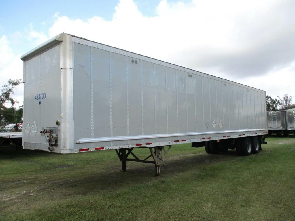 2015 Wabash 48X102 WITH ROLLUP DOOR AND 3000 POUND LIFTGATE