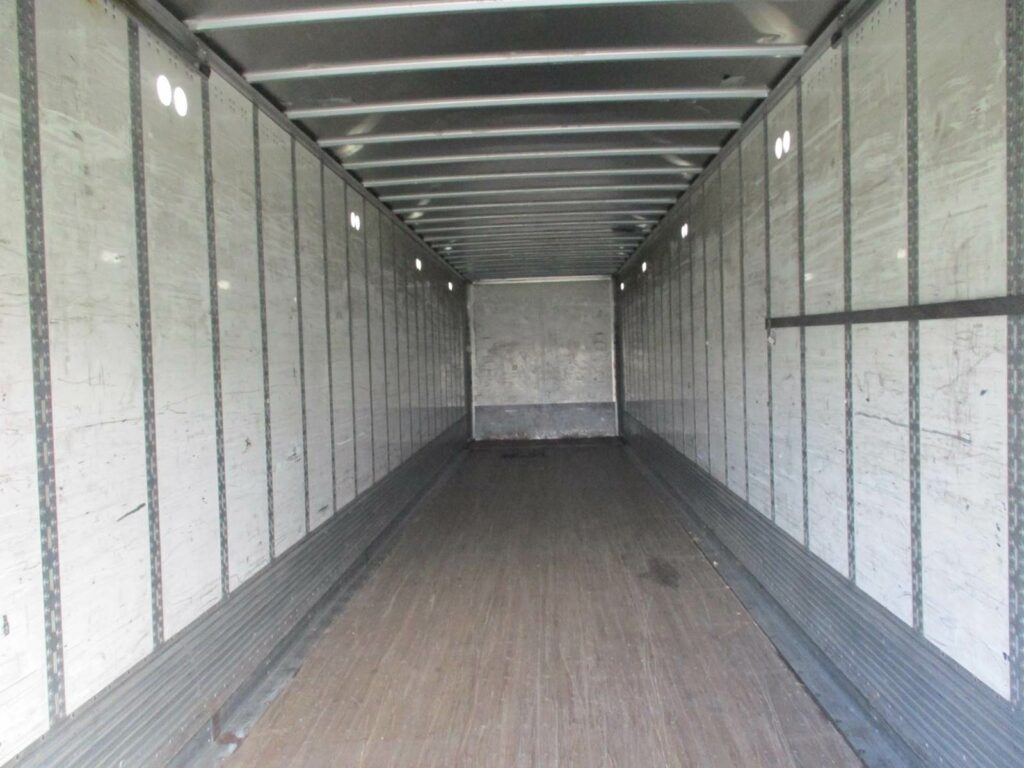 2015 Wabash 48X102 WITH ROLLUP DOOR AND 3000 POUND LIFTGATE