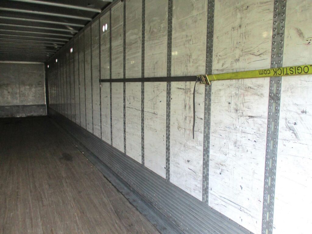 2015 Wabash 48X102 WITH ROLLUP DOOR AND 3000 POUND LIFTGATE