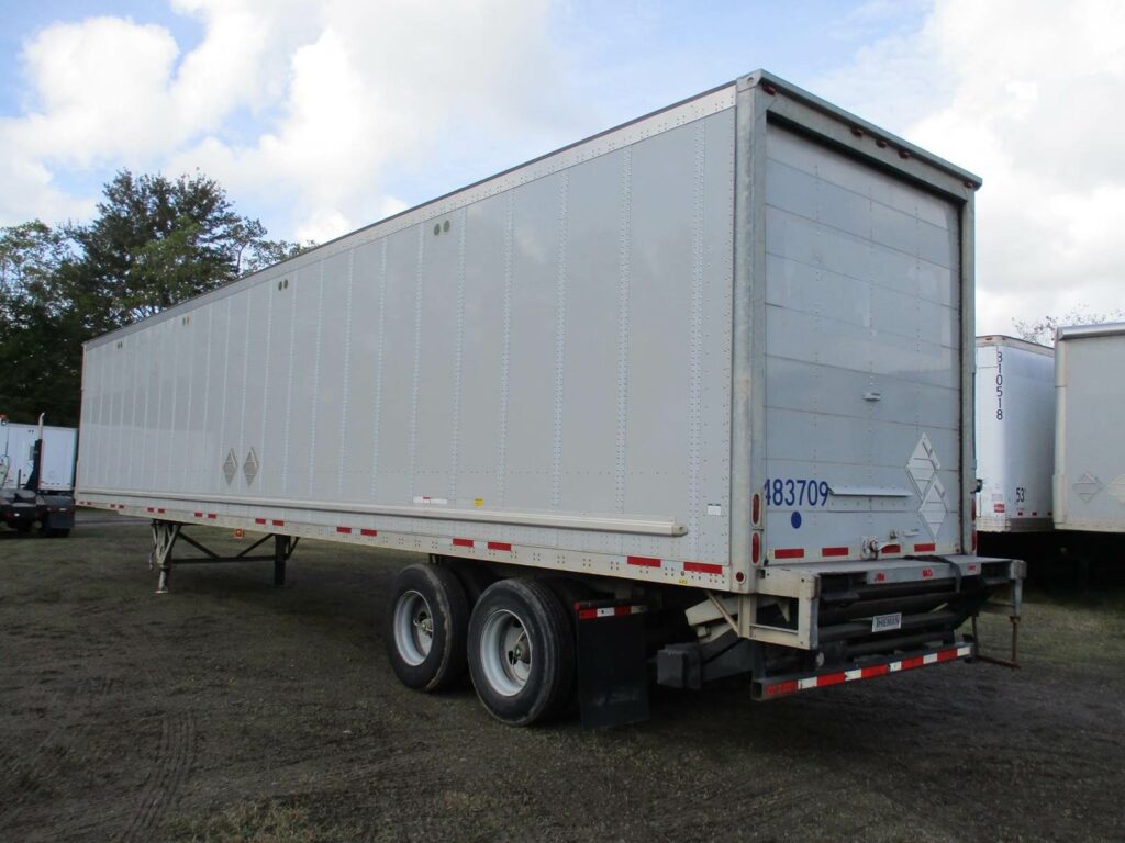 2015 Wabash 48X102 WITH ROLLUP DOOR AND 3000 POUND LIFTGATE