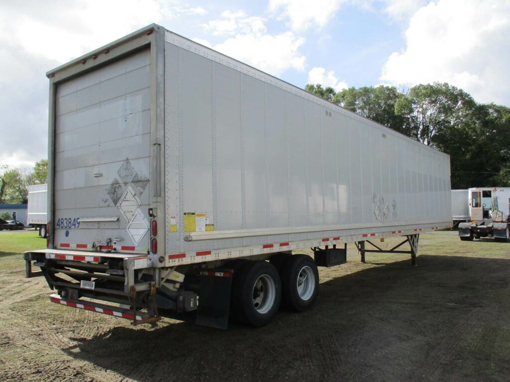 2015 Wabash 48X102 WITH ROLLUP DOOR AND 3000 POUND LIFTGATE