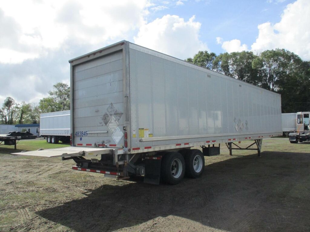 2015 Wabash 48X102 WITH ROLLUP DOOR AND 3000 POUND LIFTGATE