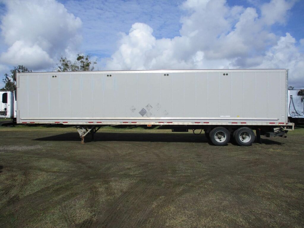 2015 Wabash 48X102 WITH ROLLUP DOOR AND 3000 POUND LIFTGATE