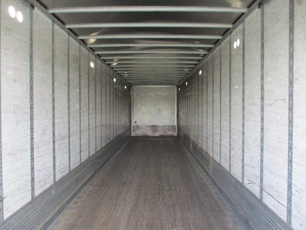 2015 Wabash 48X102 WITH ROLLUP DOOR AND 3000 POUND LIFTGATE