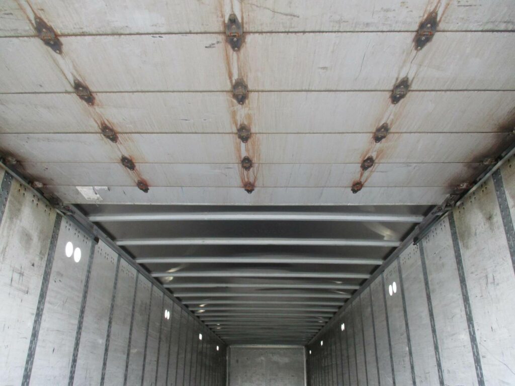 2015 Wabash 48X102 WITH ROLLUP DOOR AND 3000 POUND LIFTGATE