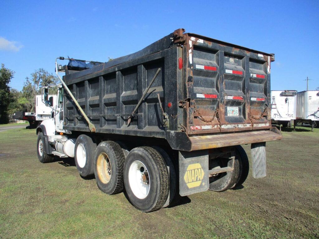 2005 Mack Granite CV713